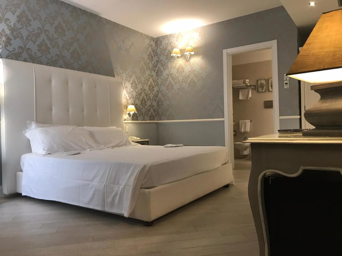 Marina & Hotel 4*