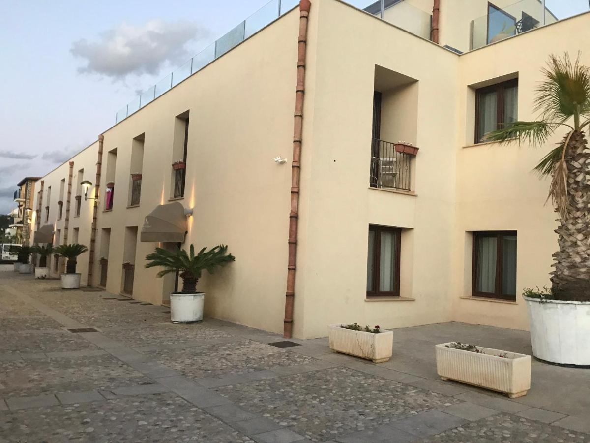 Hotel Marina &