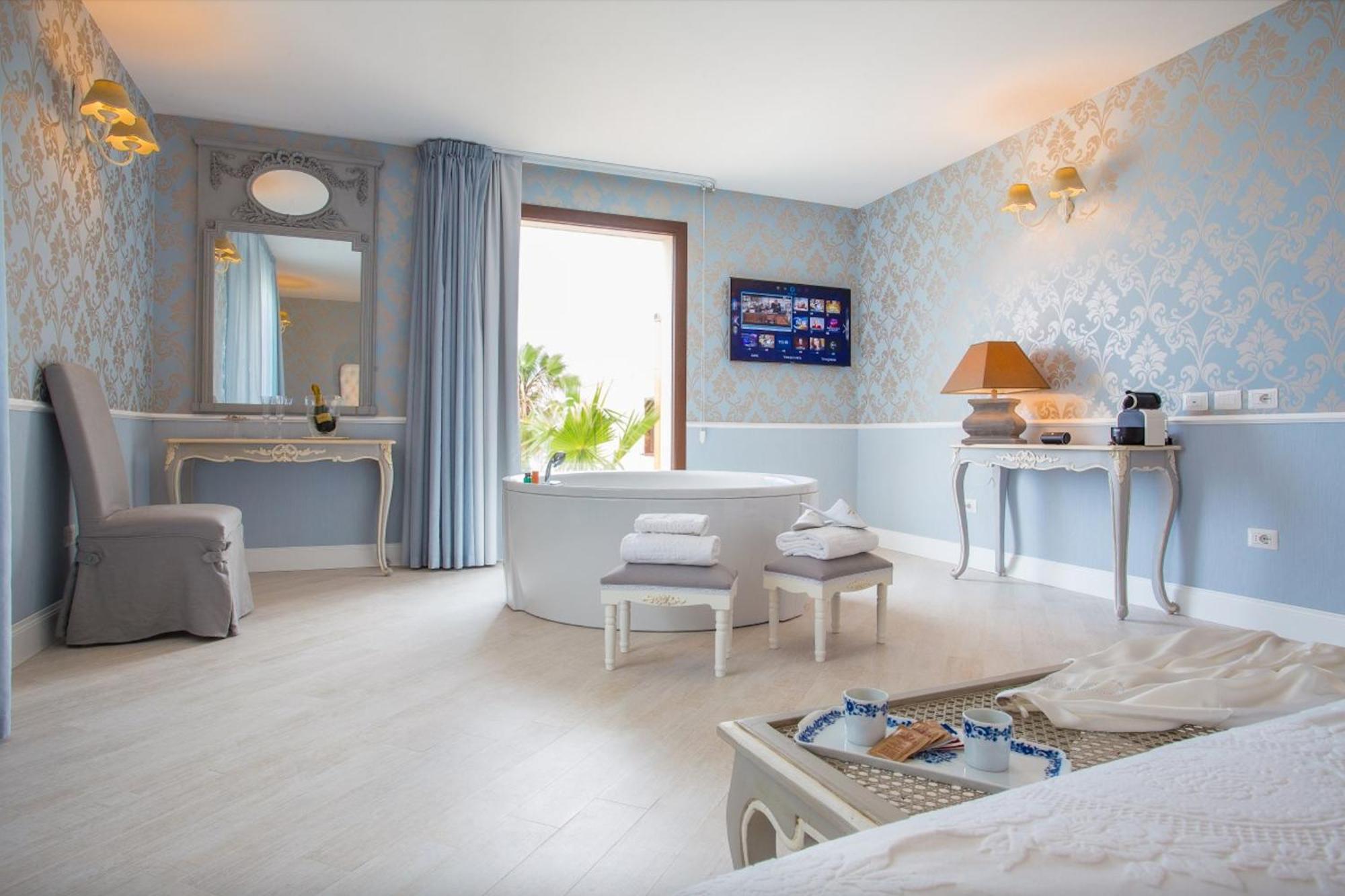 Marina & Hotel 4*
