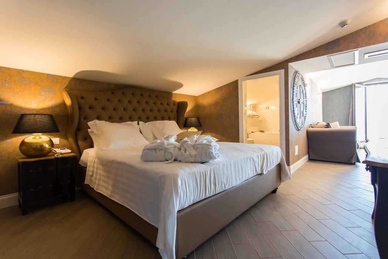 Marina & Hotel 4*